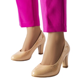 BM Décolleté in vernice beige di Burkett