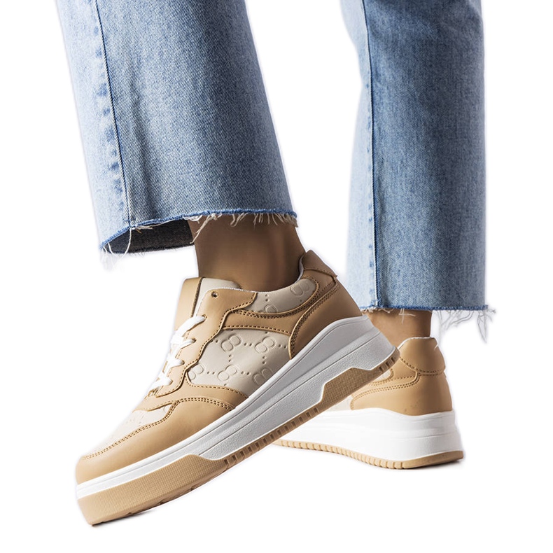 Sneakers beige decorate con goffratura Paré