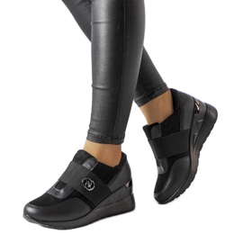 Evento Sneakers con zeppa senza lacci di colore nero di Skips