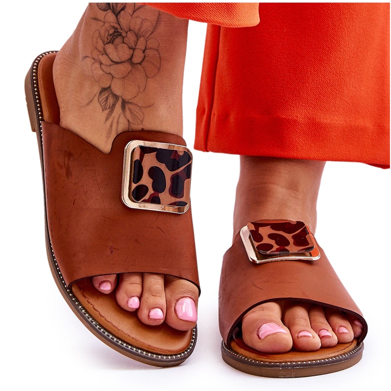 FJ1 Pantofole da donna con elemento decorativo Camel Leonia marrone