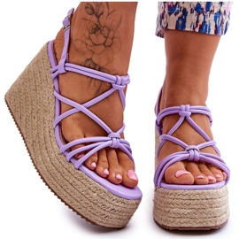 Sandali con zeppa alla moda con zeppa Nessia con treccia viola