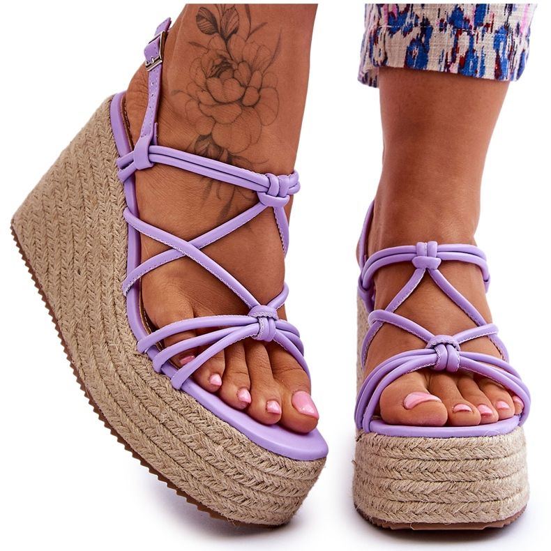 Sandali con zeppa alla moda con zeppa Nessia con treccia viola