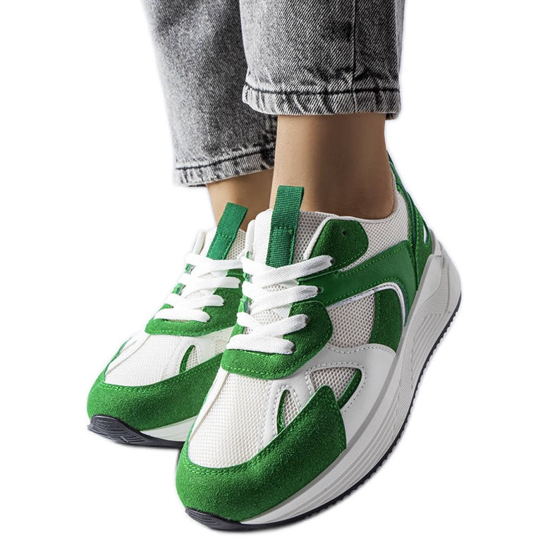 Sneakers verdi realizzate in materiali misti di Riel verde