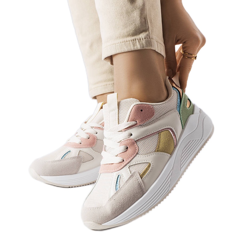 BM Sneakers beige realizzate in materiali misti di Riel