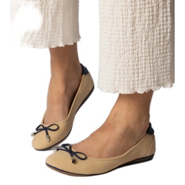 Ballerine beige decorate con un fiocco della Maddalena