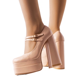 Décolleté beige con tacco alto di Chouinard