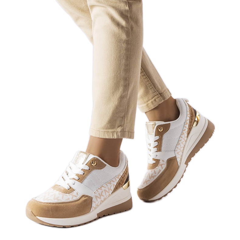 Sneaker beige e bianche di Mireault