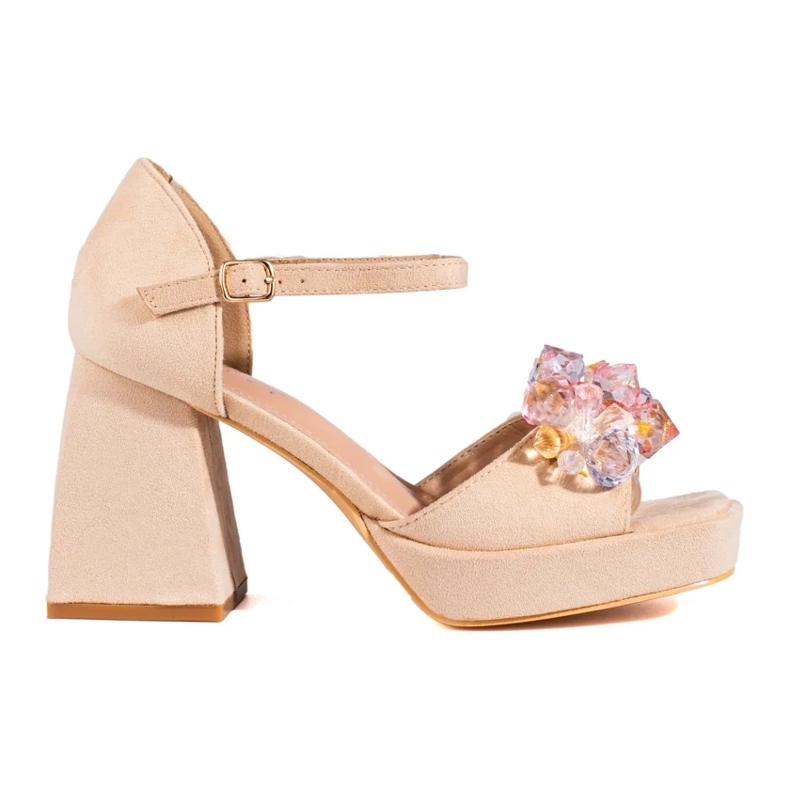 Sandali beige con borchie di Shelovet
