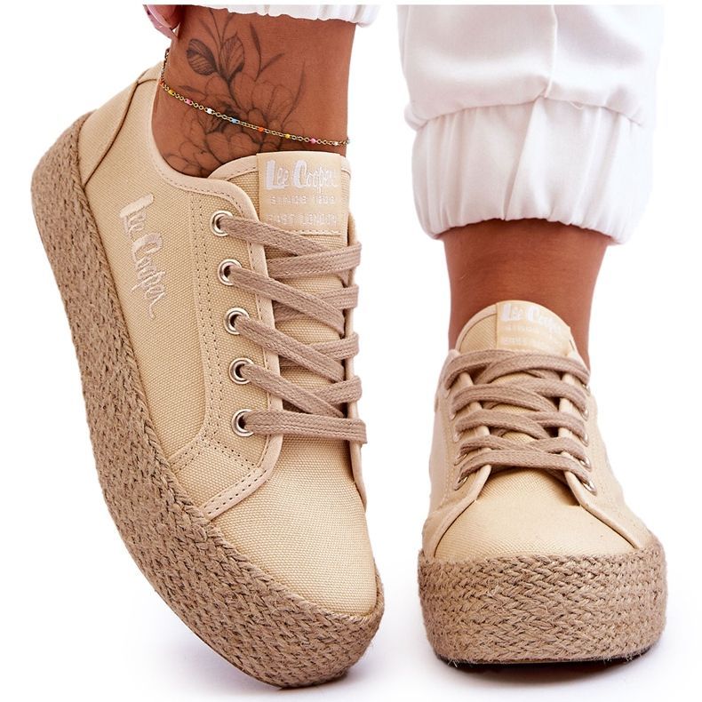 Sneakers intrecciate alla moda Lee Cooper LCW-23-31-1795L Beige