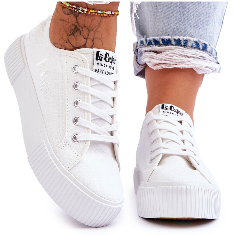 Comode scarpe da ginnastica con plateau Lee Cooper LCW-23-31-1806L Bianche bianca