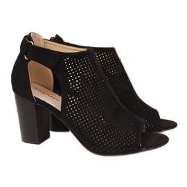 Sandali da donna con velcro neri Sabatina 7802 nero
