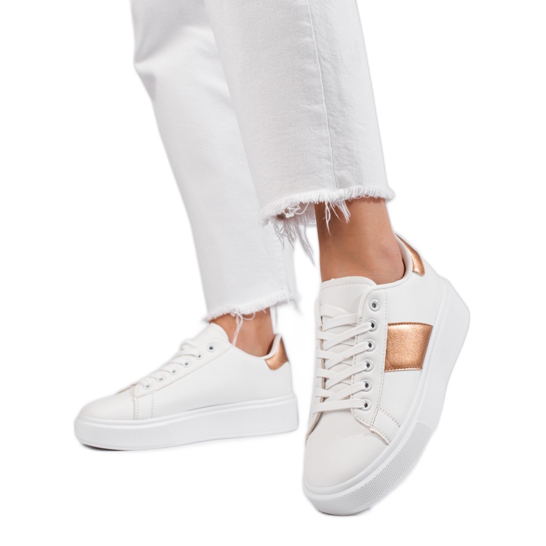 Sneakers bianche da donna sulla piattaforma Shelovet bianca