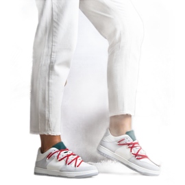 Sneakers grigie con lacci rossi di Aucoin bianco