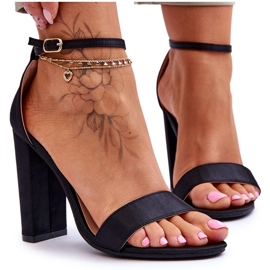 Sandali con tacco alto in raso Nero Linsy
