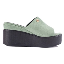 Pantofole verdi con zeppa alta verde