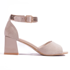 Sandali da donna beige con tacco basso di Shelovet