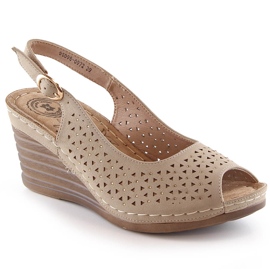 Sandali da donna comodi sulla zeppa con zirconi beige eVento 0972