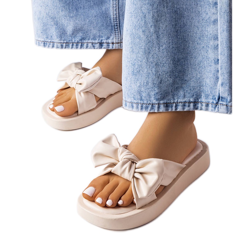 Sandali beige con plateau e fiocco di Edvard