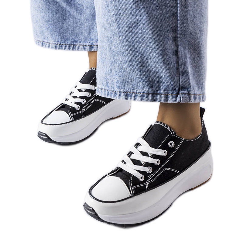 Sneakers sportive nere sulla piattaforma McKeylor nero