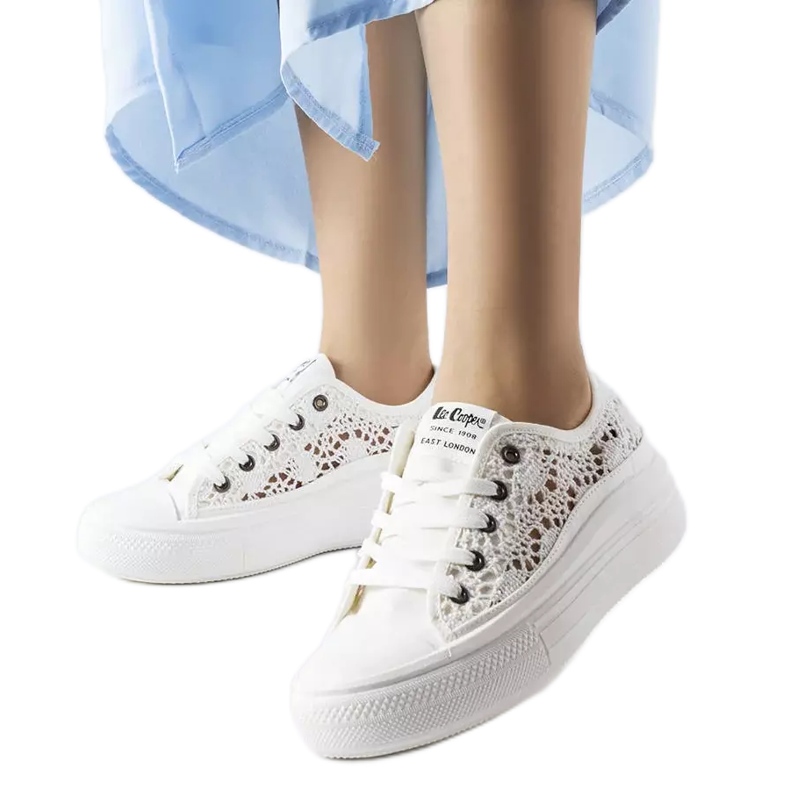 Sneakers traforate bianche di Lee Cooper LCW-23-44-1617 bianca
