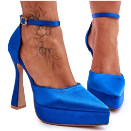 Décolleté alla moda su un tacco alto più ampio Follia blu