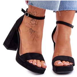 Sandali alla moda in camoscio con tacco quadrato, merila nero
