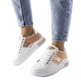 Sneakers bianche con inserti rosa di Deans bianco