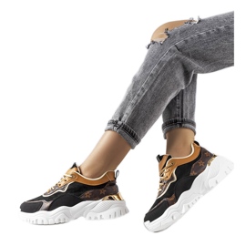Sneakers nere su suola irregolare di Alta nero