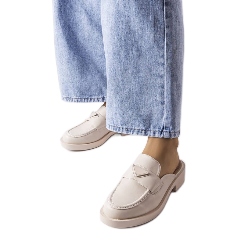 Ciabatte chiuse in punta beige Berkshire