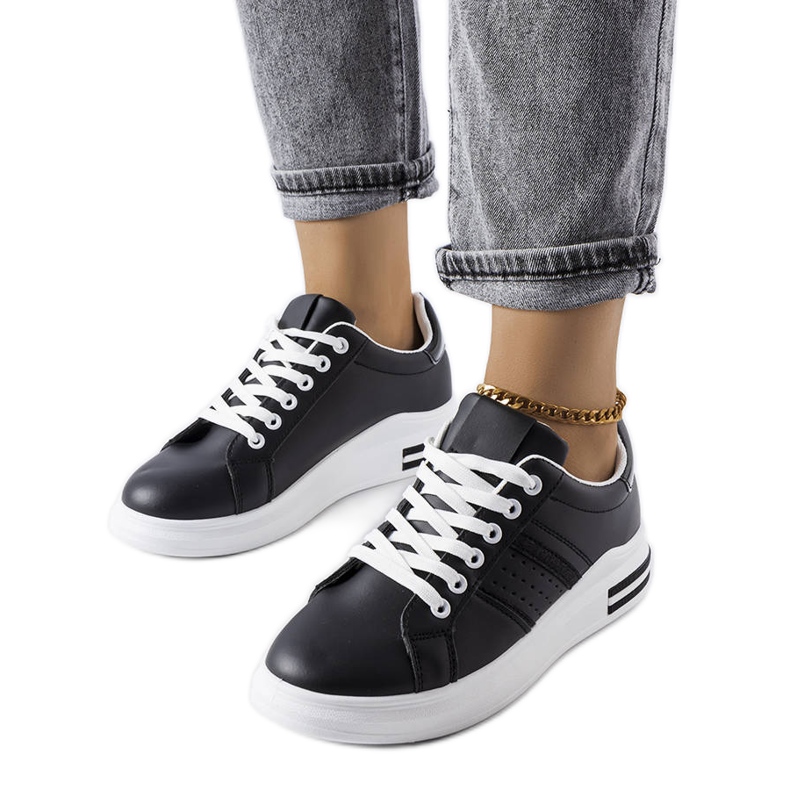 Sneaker con plateau di colore nero di Lanoie