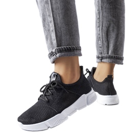 Sneakers nere con tomaia flessibile di Legnago nero