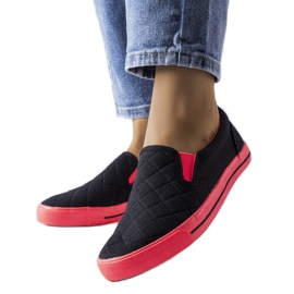 Sneaker senza lacci trapuntate di colore nero di Balsamo