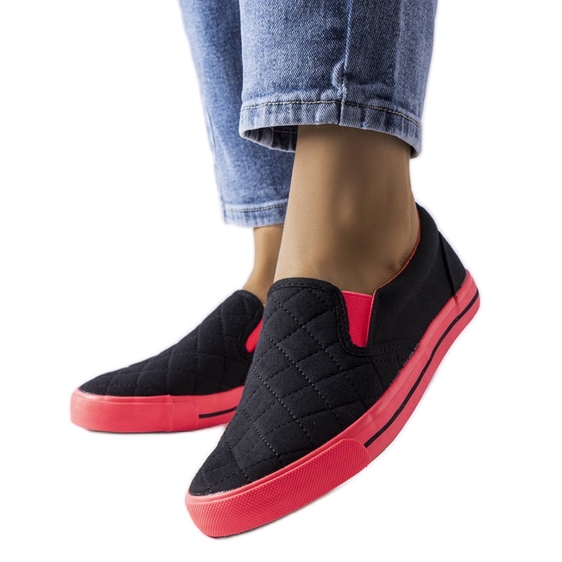 Sneaker senza lacci trapuntate di colore nero di Balsamo