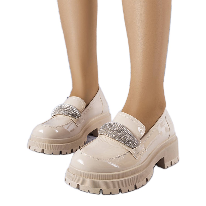 Brogue laccate beige con zirconi di Mouss