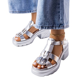 Sandali argento con tacco largo di Sunset