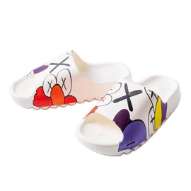 Pantofole bianche con battistrada e stampe bianco