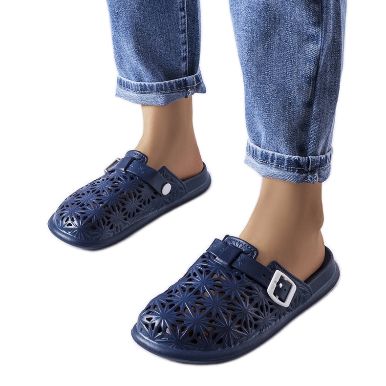 Ciabatte in gomma traforata blu navy di Peverell