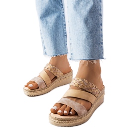 Sandali con zeppa beige di Boston