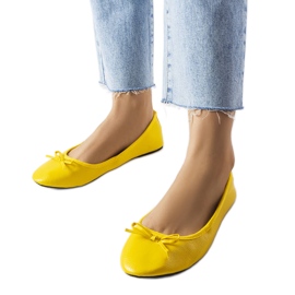 Ballerine gialle decorate con un fiocco Vaillancour giallo