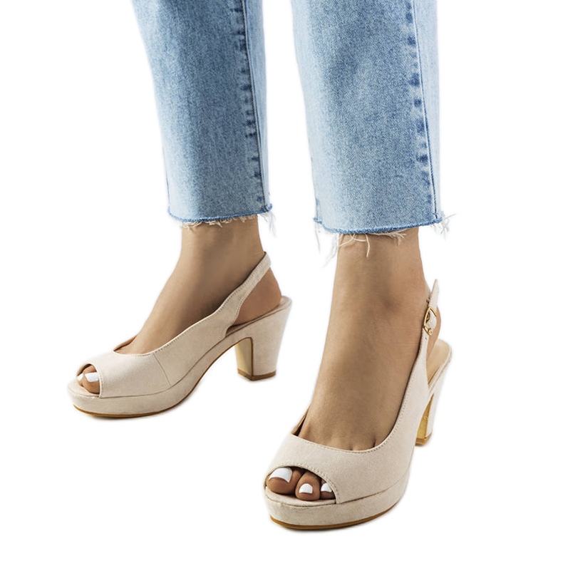 Sandali a blocchi beige di Dionne