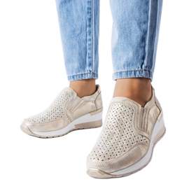 Sneaker dorate con zeppa traforata di Vernon d'oro