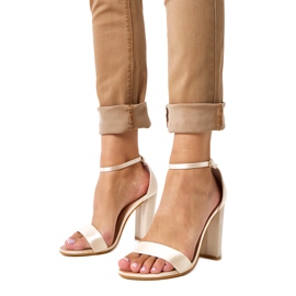 Sandali beige con tacco alto di Rive