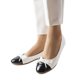 Ballerine con punta in vernice bianca di Despins bianco