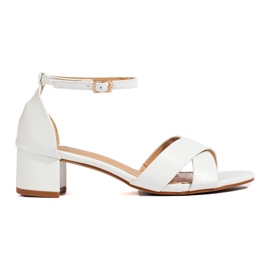 Eleganti sandali bianchi con tacco basso di Shelovet bianco