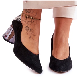 Décolleté in pelle scamosciata con tacco decorativo Maciejka 05042-43 Nero