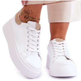 Scarpe sportive su una massiccia piattaforma bianca e beige Boneti