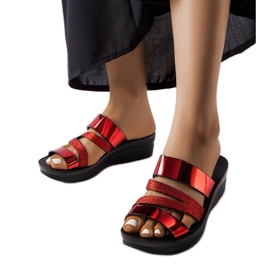 Le pantofole lucide rosse di Loli rosso