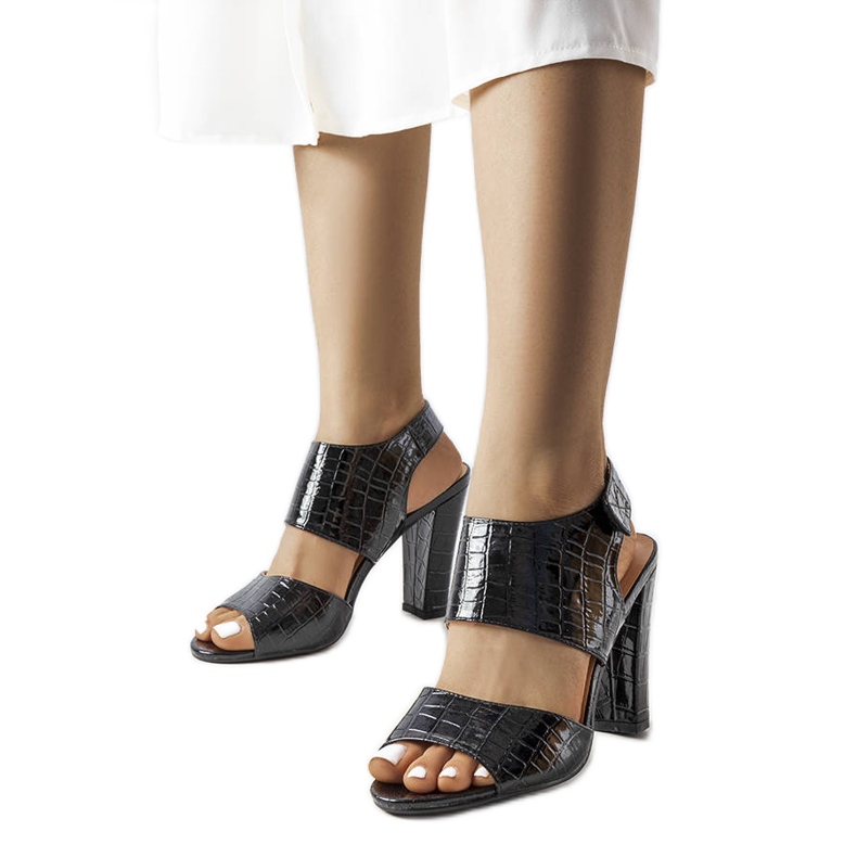 Sandali in vernice nera di Hesasne nero