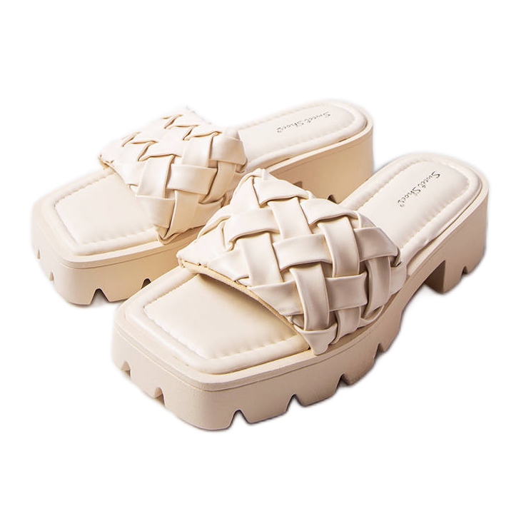 Pantofole beige con suola a trattore di Lora