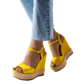 Espadrillas con zeppa di colore giallo di Inala